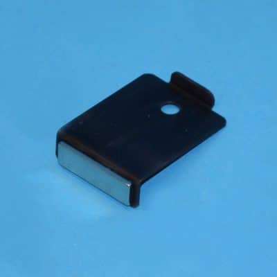 Tűzhely tárolóajtó rögzítő mágnes