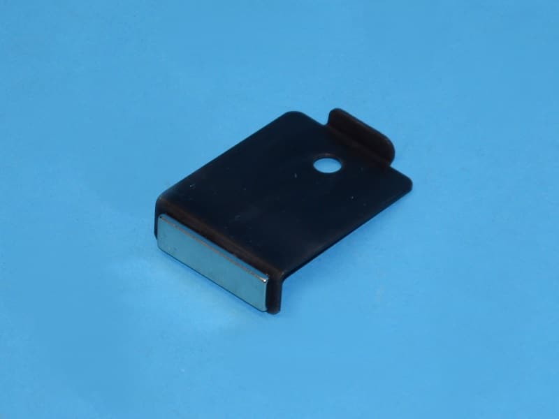 Tűzhely tárolóajtó rögzítő mágnes