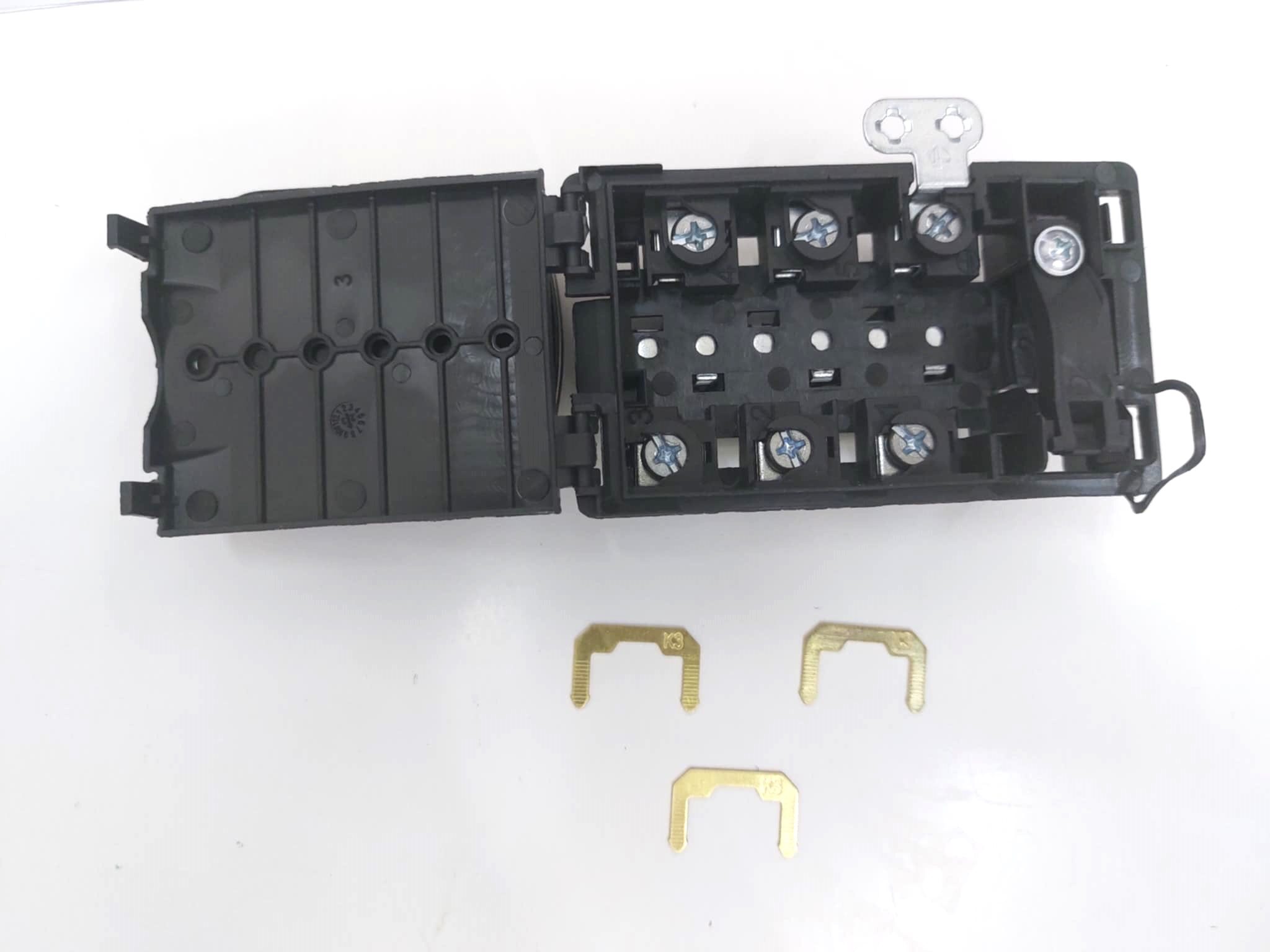 Tűzhely és főzőlap bekötődoboz áthidalókkal