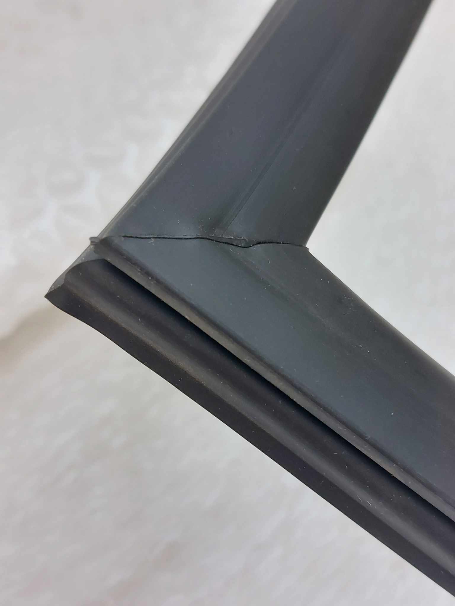 Hűtő ajtó mágnesgumi (fekete színben)