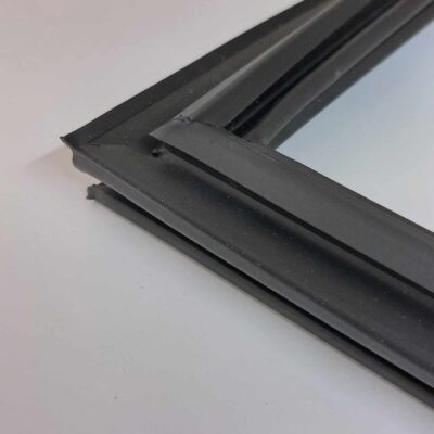 Hűtő ajtó fekete színű mágnesgumi