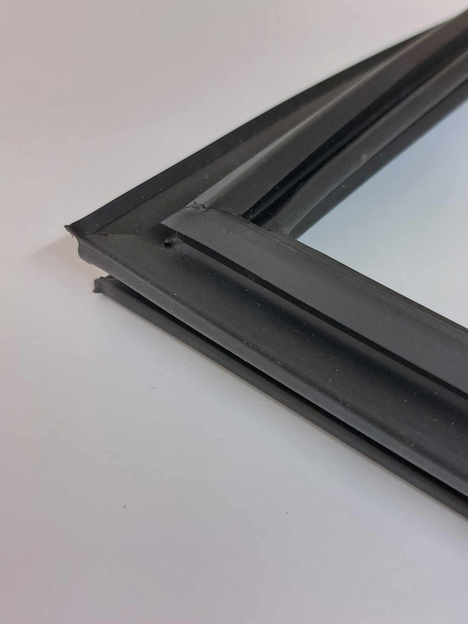 Hűtő ajtó fekete színű mágnesgumi