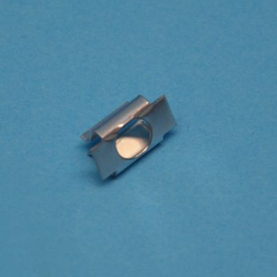 Tepsitartó rács rögzítő patent (fém, 1db)